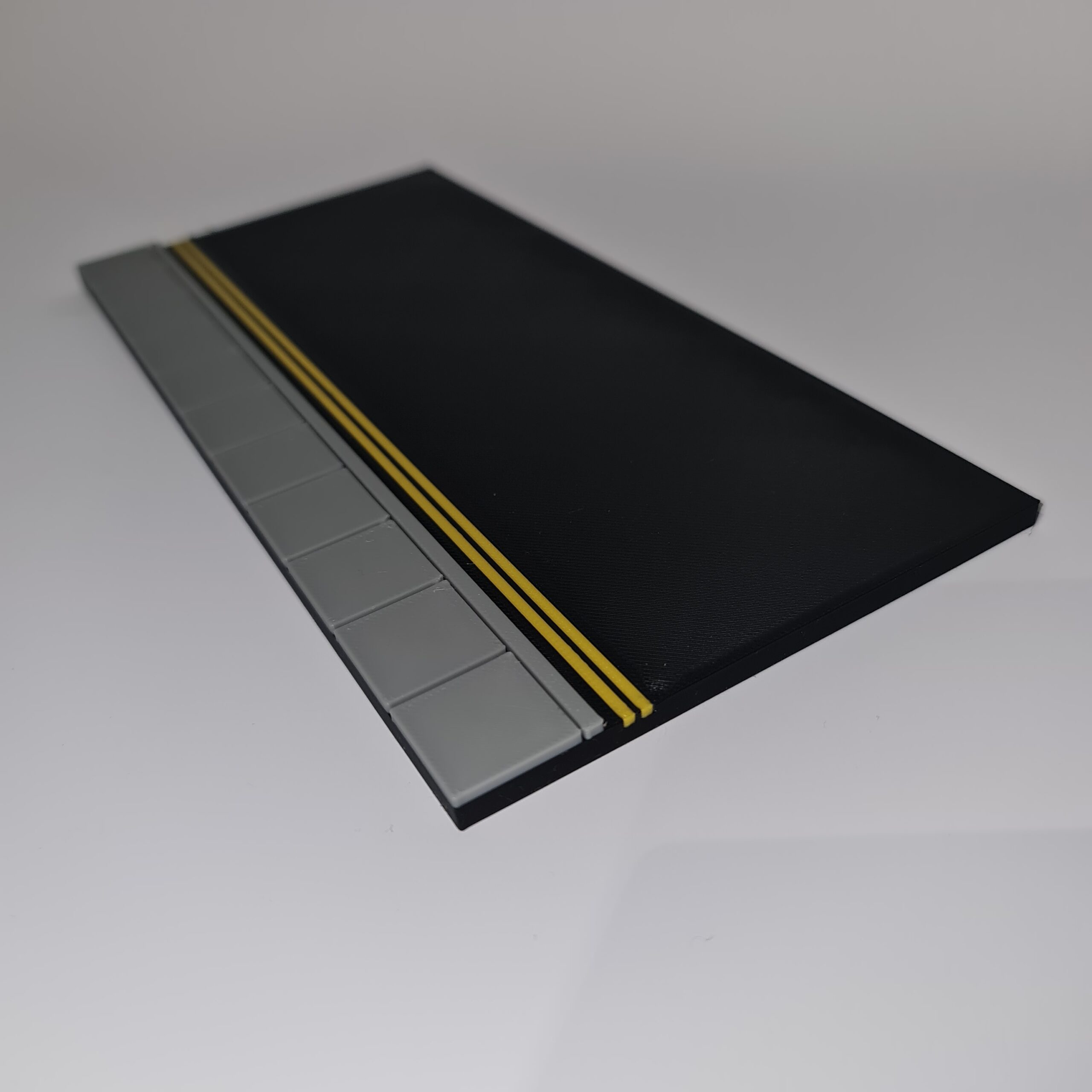 DOUBLE YELLOWS ROAD DIORAMA - Image 2