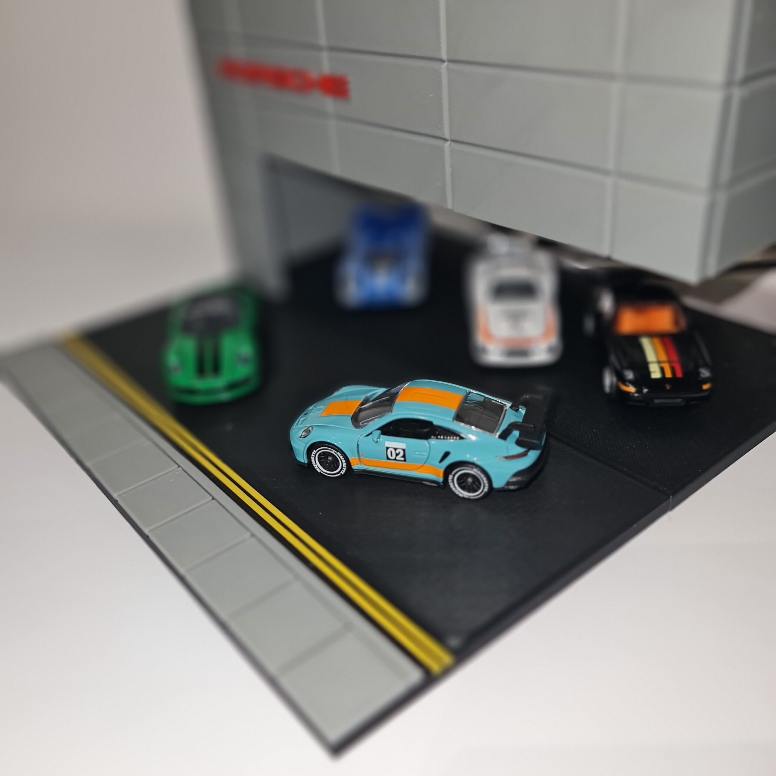 DOUBLE YELLOWS ROAD DIORAMA - Image 6