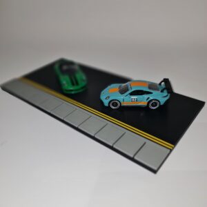 DOUBLE YELLOWS ROAD DIORAMA