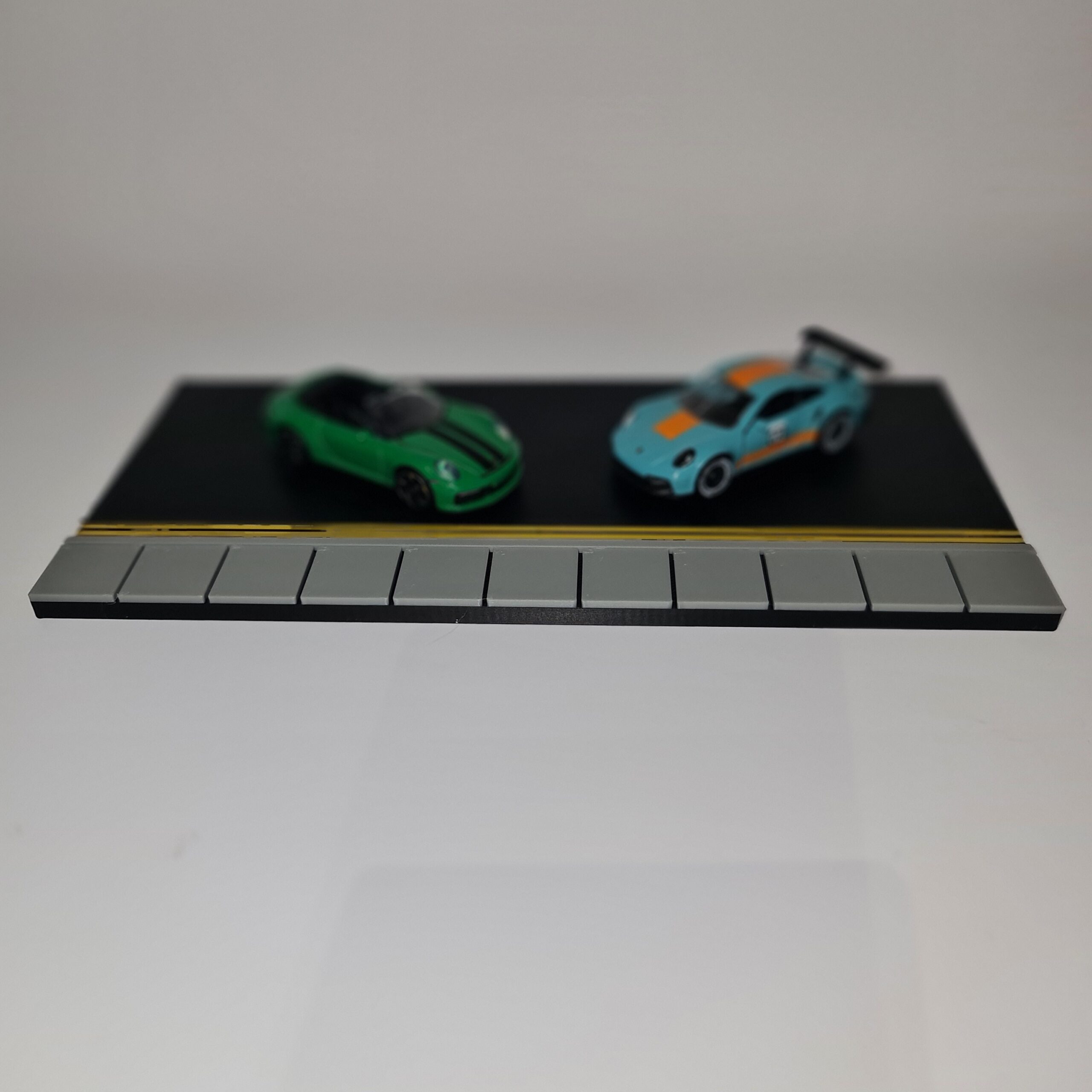 DOUBLE YELLOWS ROAD DIORAMA - Image 8